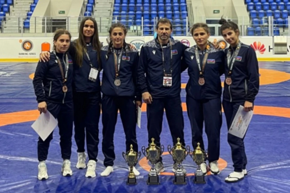 Azərbaycanın qadın güləşçiləri Qazaxıstan kubokunda 4 medal qazanıb - FOTO