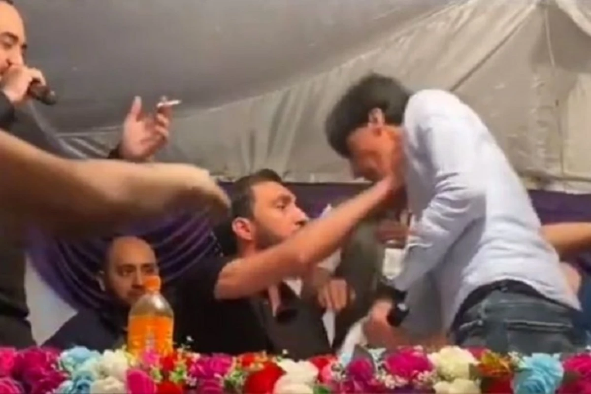 На свадьбе в Баку между мейханщиками завязалась драка - ВИДЕО