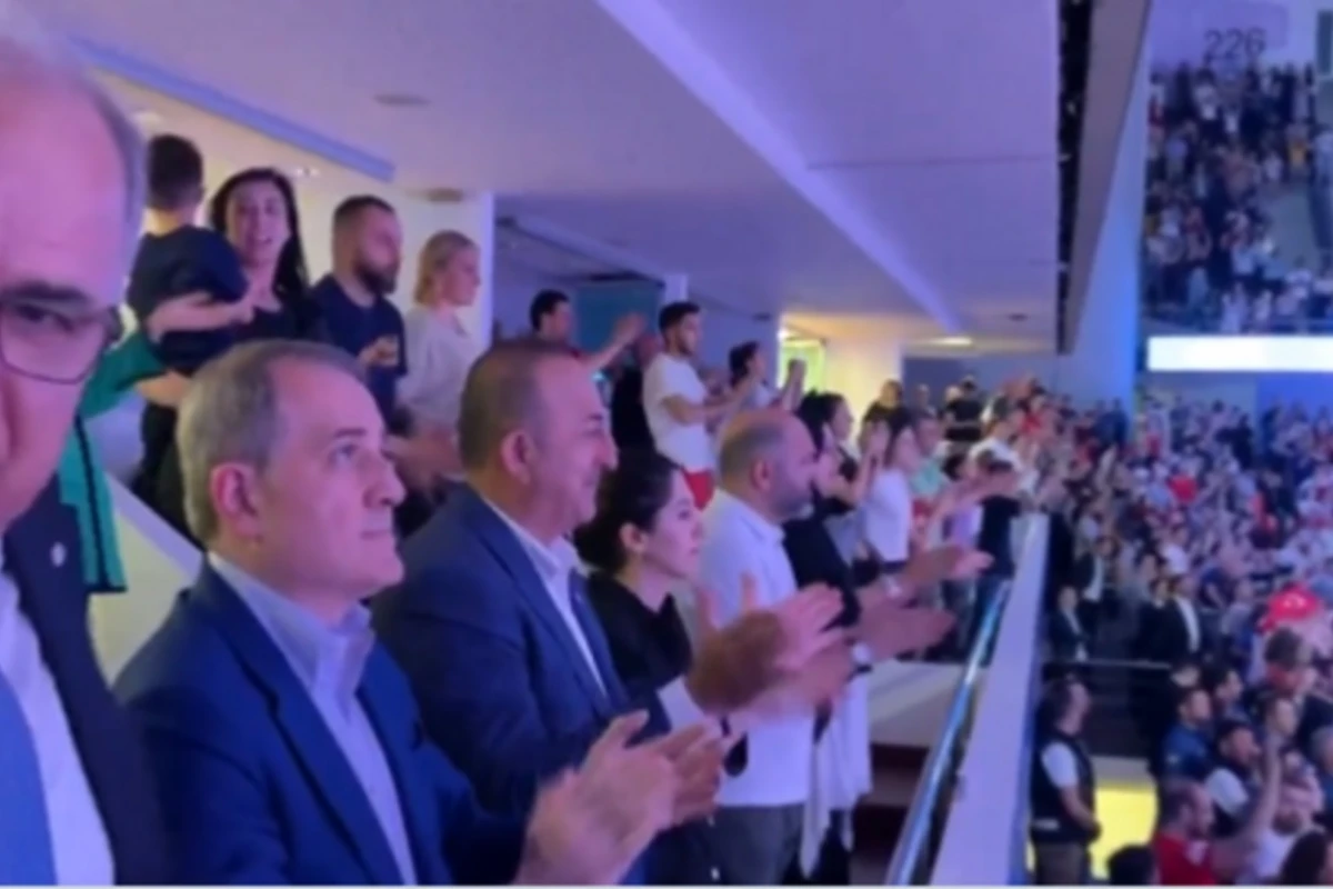 Çavuşoğlu Ceyhun Bayramovla birgə Türkiyə yığmasının oyununu izləyib - VİDEO