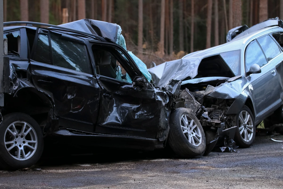 “Mercedes” ilə “KİA” toqquşdu: ÖLƏN VAR