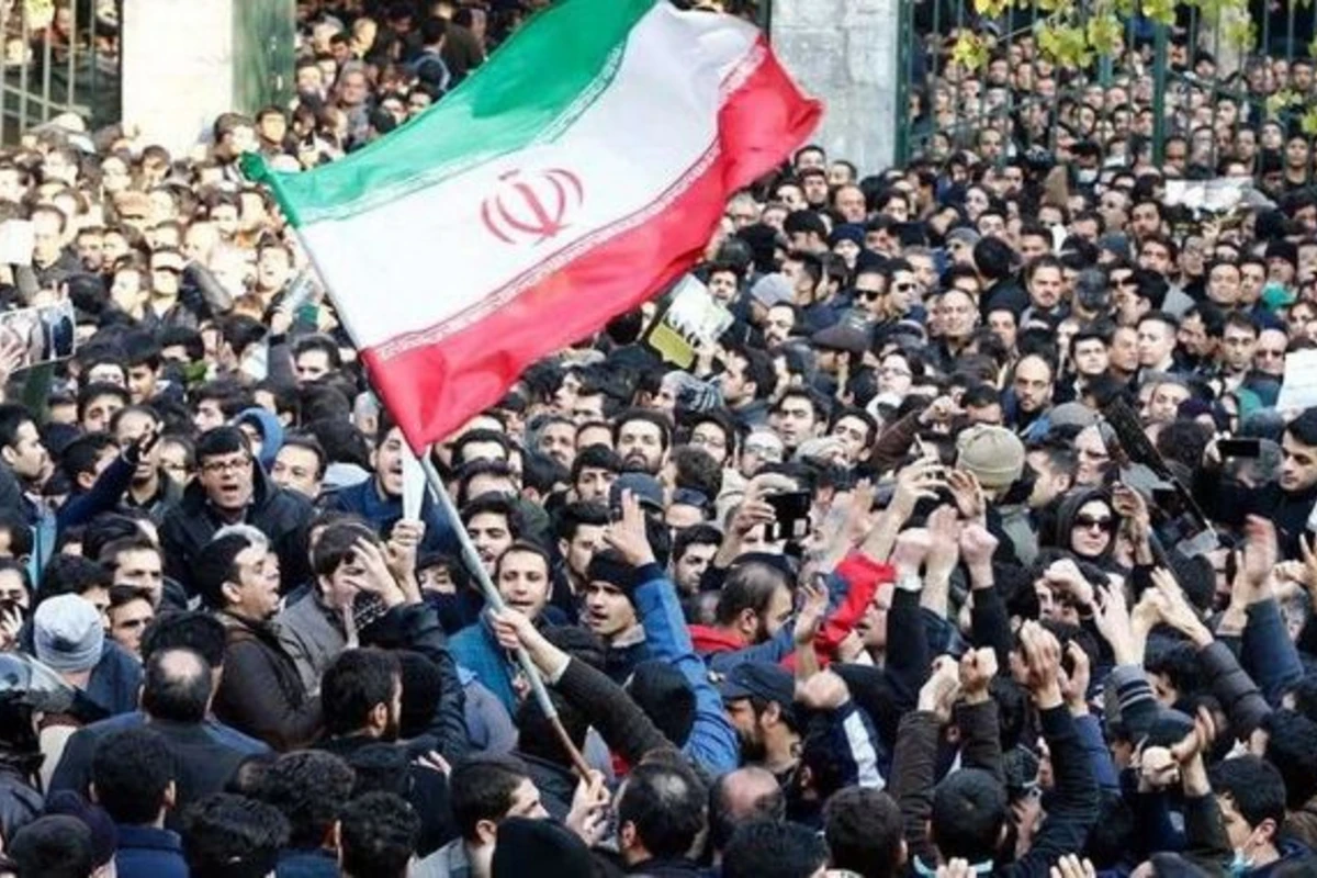 İran hüquq-mühafizə orqanları etirazçılara birbaşa atəş açdı