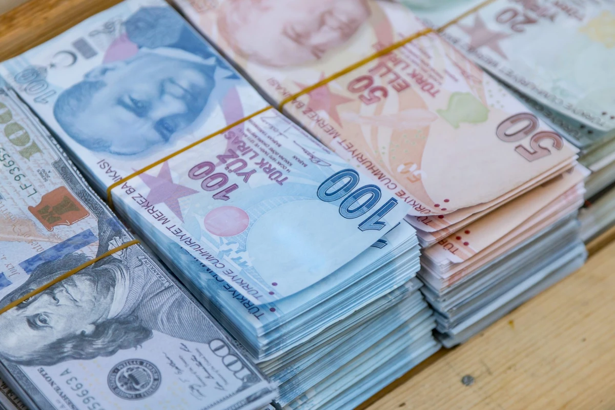 Tanınmış müğənninin keçmiş əri banka bocunu ödəmədi - Saatları müsadirə edildi - FOTO