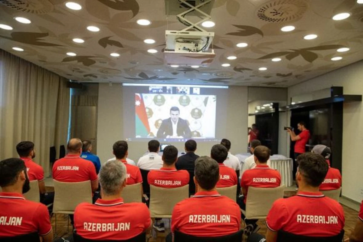 Gənclər və idman naziri mini-futbol üzrə milli komanda ilə görüşdü - FOTO