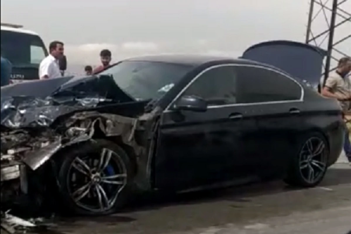 Bakıda lüks avtomobil yük maşını ilə toqquşdu - VİDEO