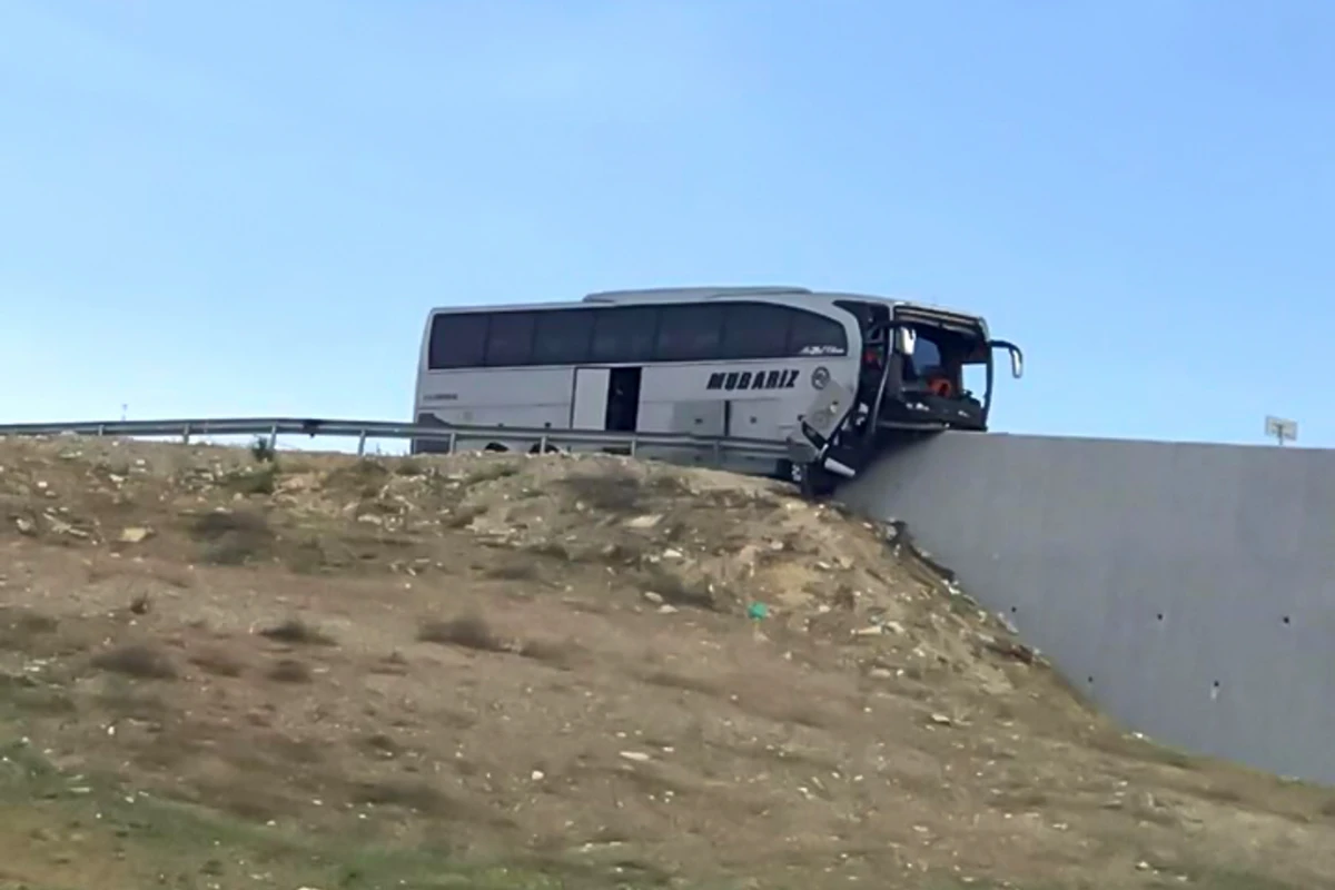 Şagirdlərin qəzaya düşməsi ilə bağlı cinayət işi başlandı