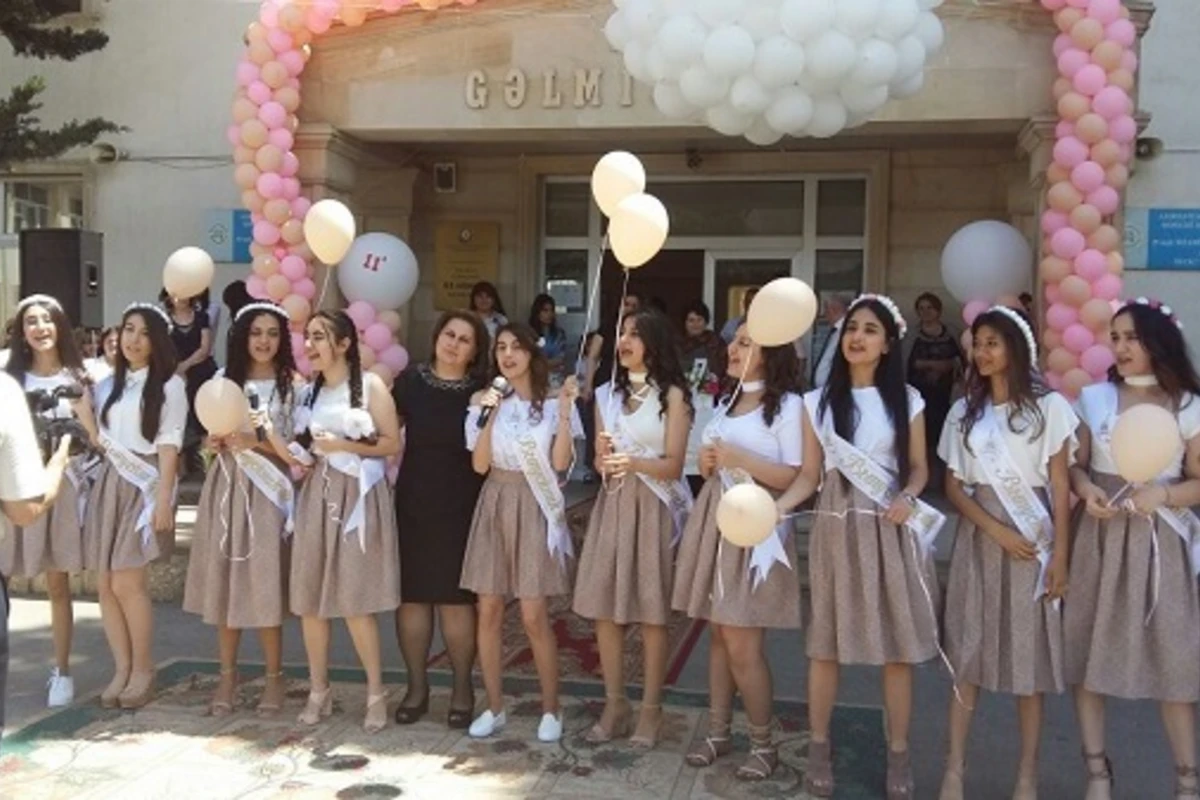 Təhsil naziri Son zəng münasibətilə məzunları təbrik edib