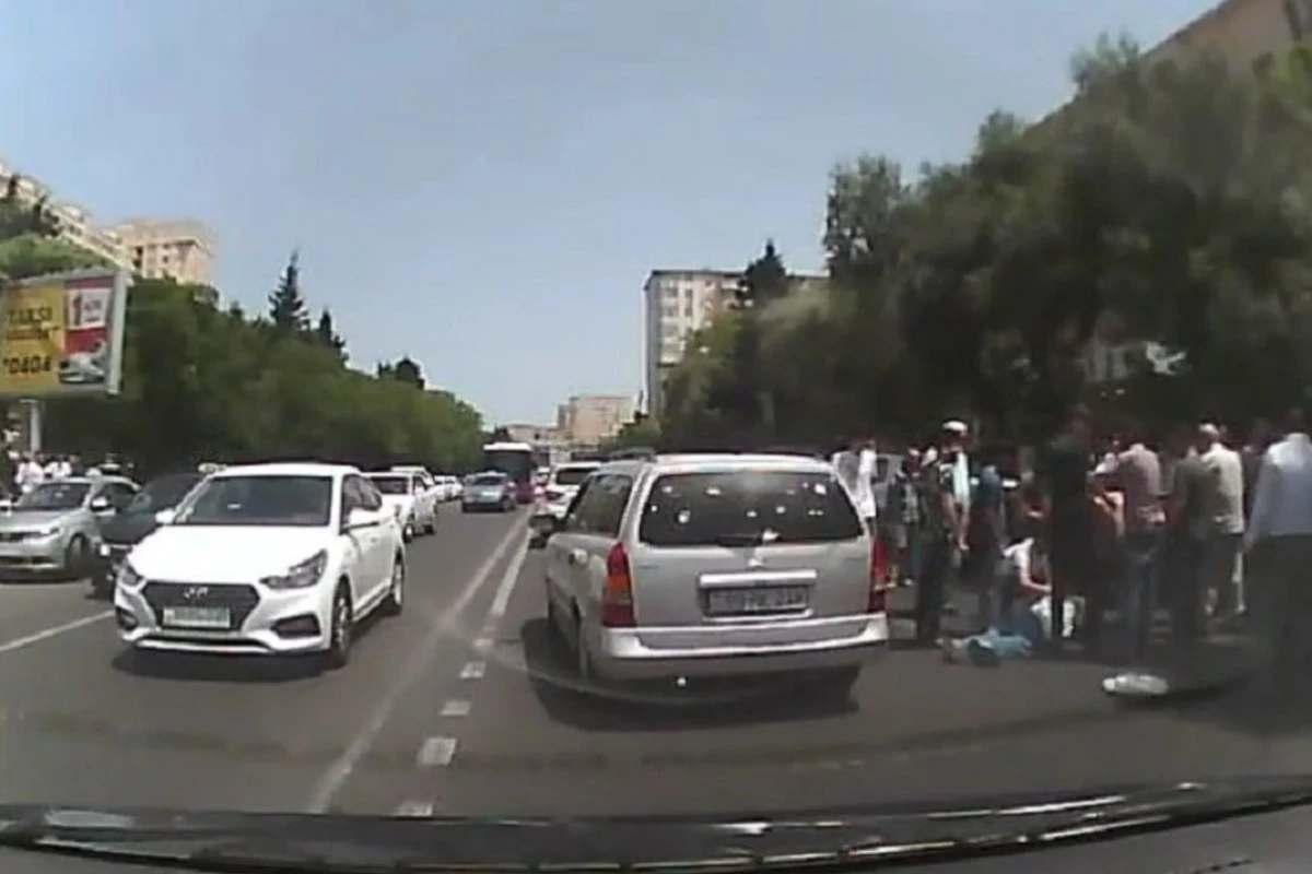 Bakıda Prius piyadanı vurdu - VİDEO