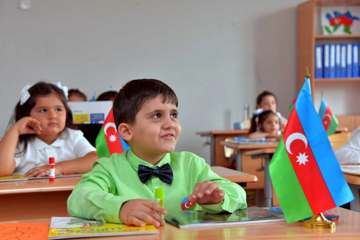 Nazir: “Azərbaycanda rus bölməsi üzrə siniflərin bağlanması müzakirə mövzusu deyil”