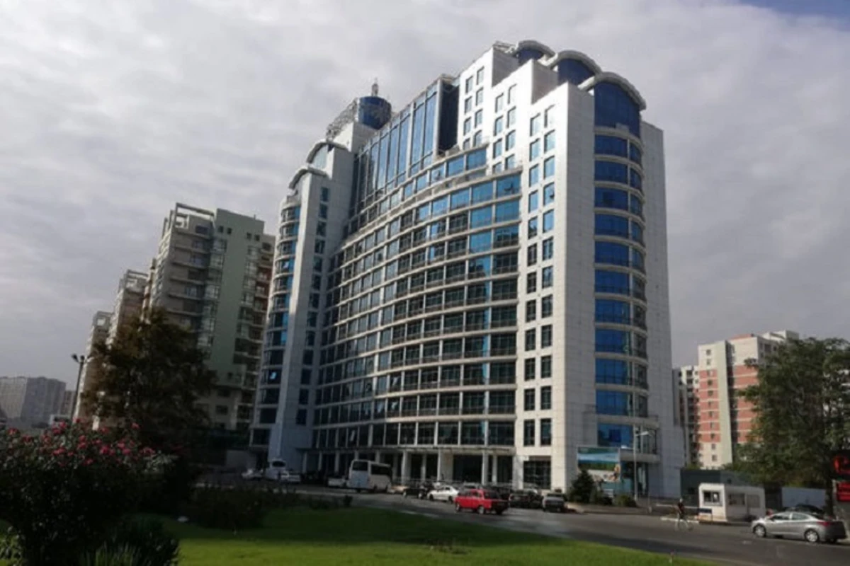 Bakının mərkəzində 72 milyon manata hotel satılır - FOTO