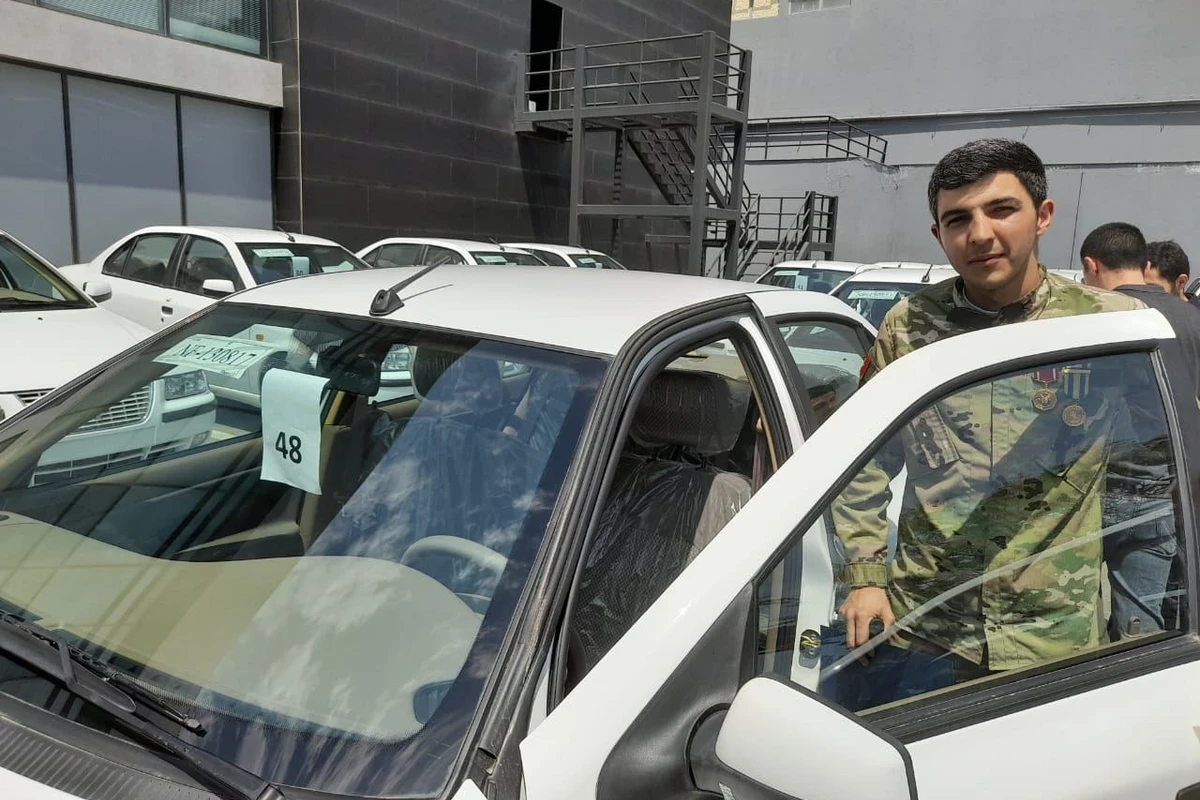 Milli Qurtuluş Günündə qazilərə avtomobillər verilib -FOTO