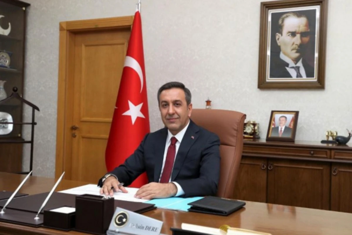 Türkiyəli MN rəsmisi Şuşada şeir dedi: Könlüm quşu qanad çalmaz, sənsiz bir an, Azərbaycan...