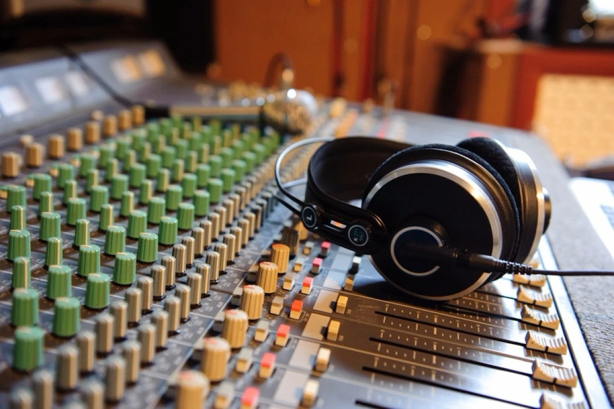 Azərbaycanın radiolarında nöqsanlar AŞKARLANDI