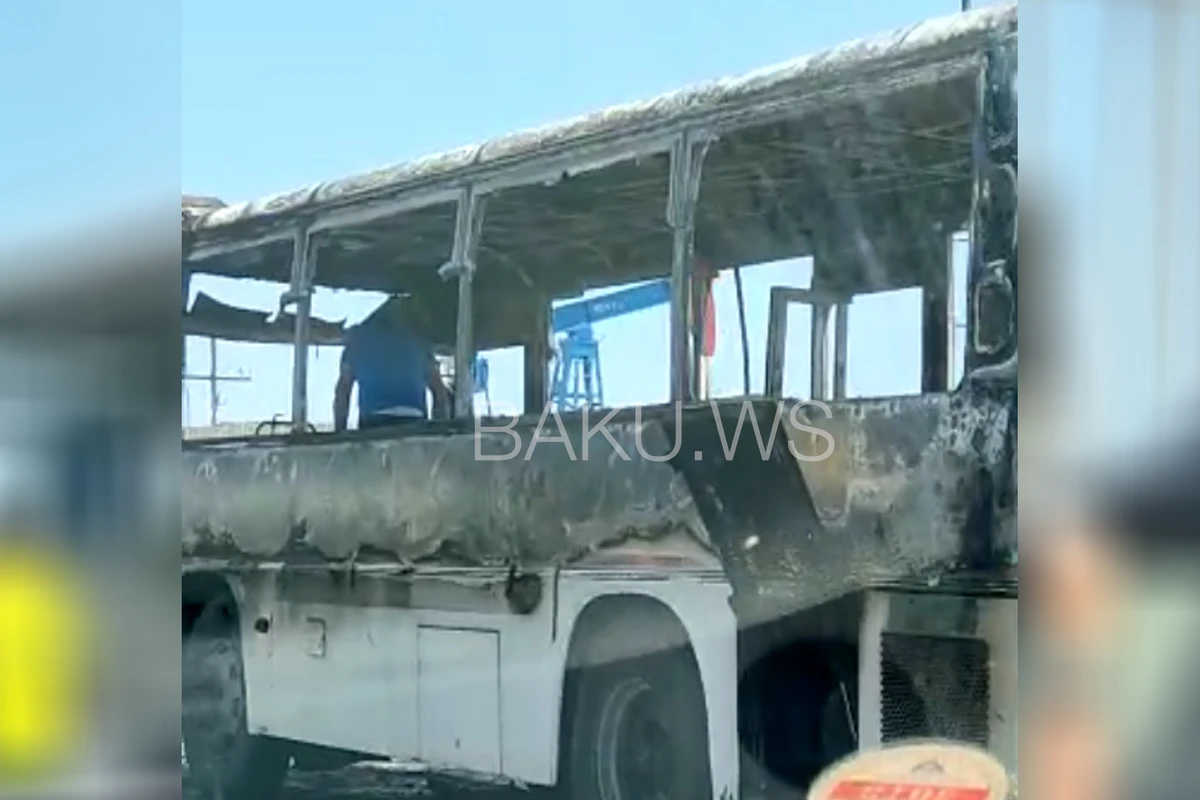 Bakıda sərnişin avtobusu yanaraq kül oldu - ANBAAN VİDEO
