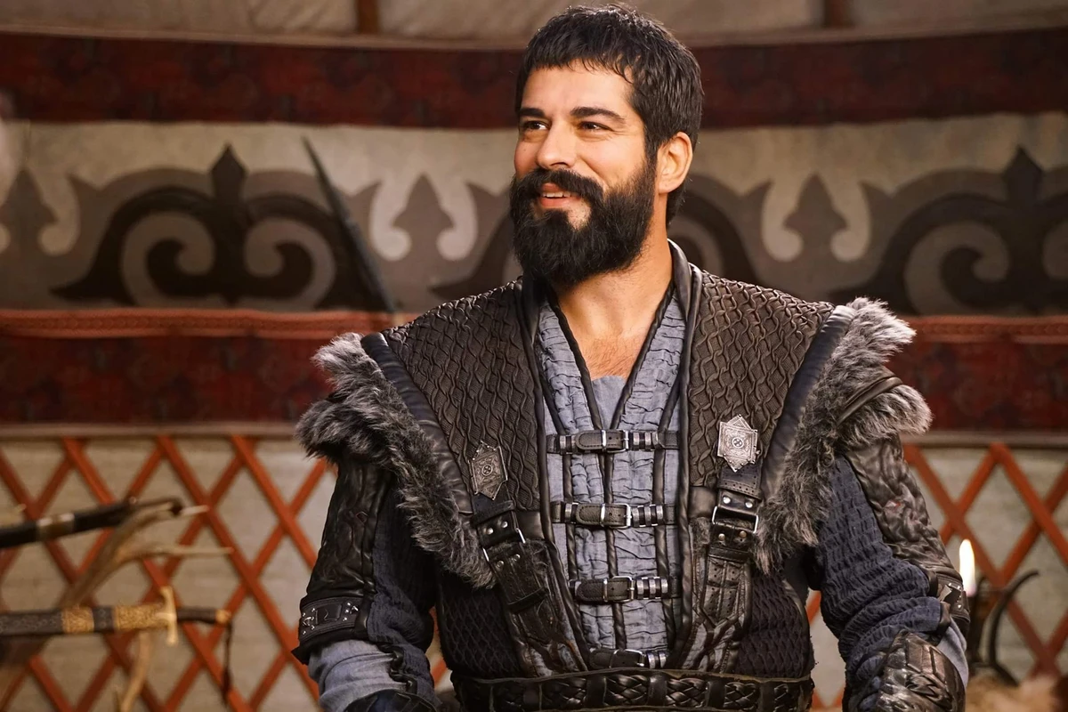 Burak Özçivit Bakıya gələcək
