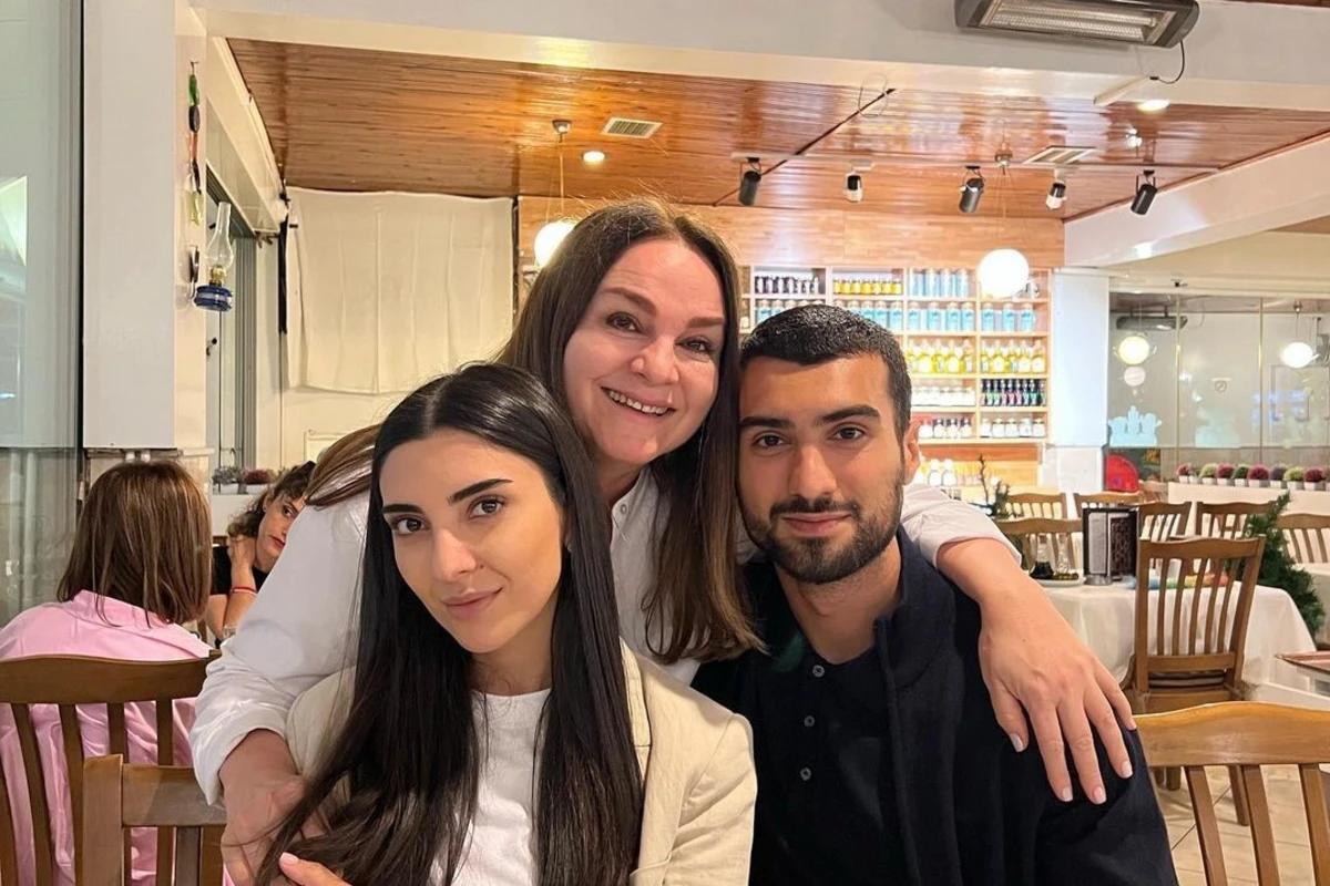 Əməkdar artist Mahir Emreli ilə bacısının görüntülərini paylaşdı - FOTO
