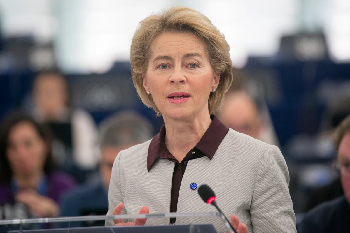 Еврокомиссия рекомендовала предоставить Украине статус кандидата