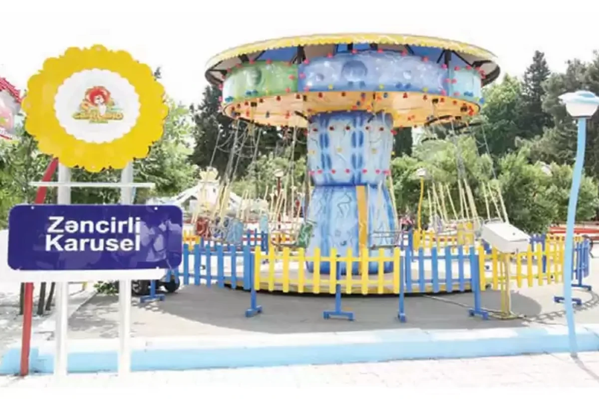 Gəncədə parkda karusel qırıldı: Uşaq xəsarət aldı