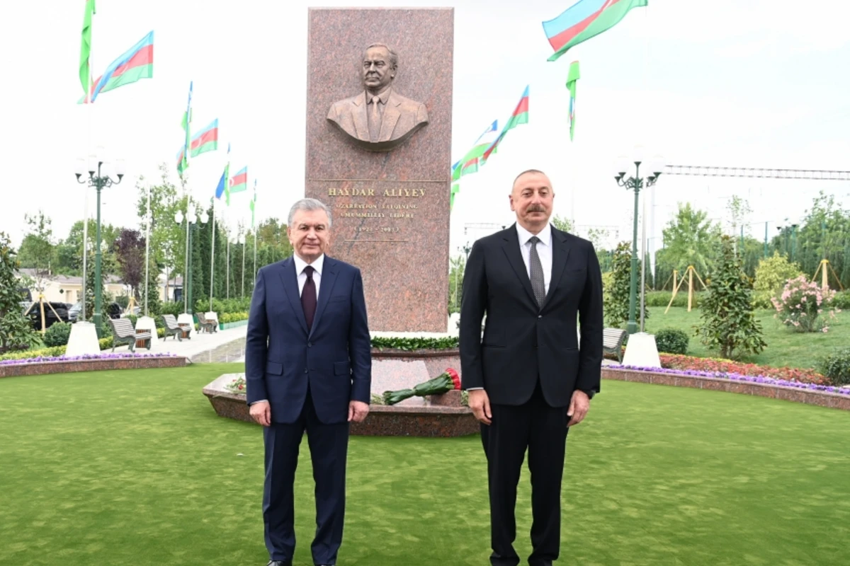 Президенты Азербайджана и Узбекистана на церемонии открытия площади Гейдара Алиева в Ташкенте - ФОТО Президенты Азербайджана и Узбекистана на церемонии открытия площади Гейдара Алиева в Ташкенте - ФОТО