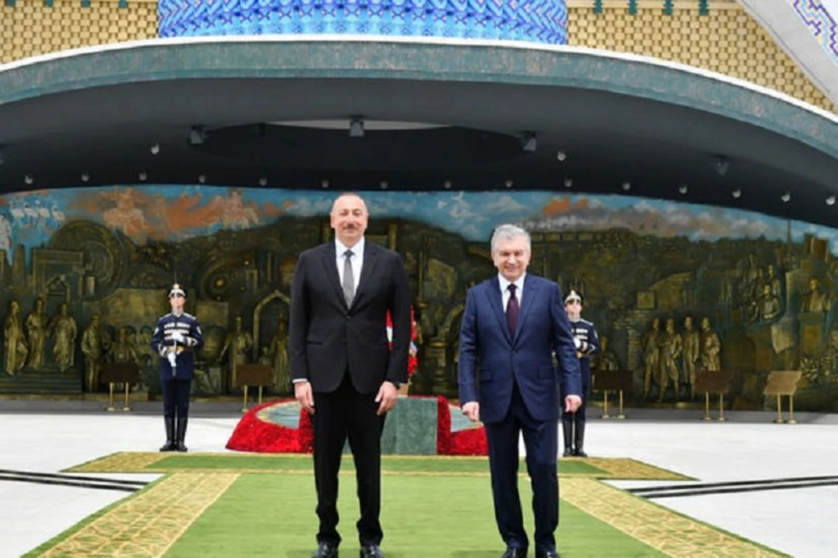 Президенты Азербайджана и Узбекистана посадили дерево на Аллее почетных гостей