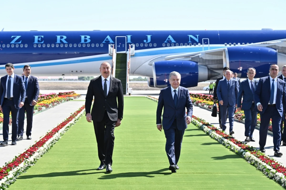 Президент Азербайджана прибыл в город Ургенч Узбекистана - ФОТО