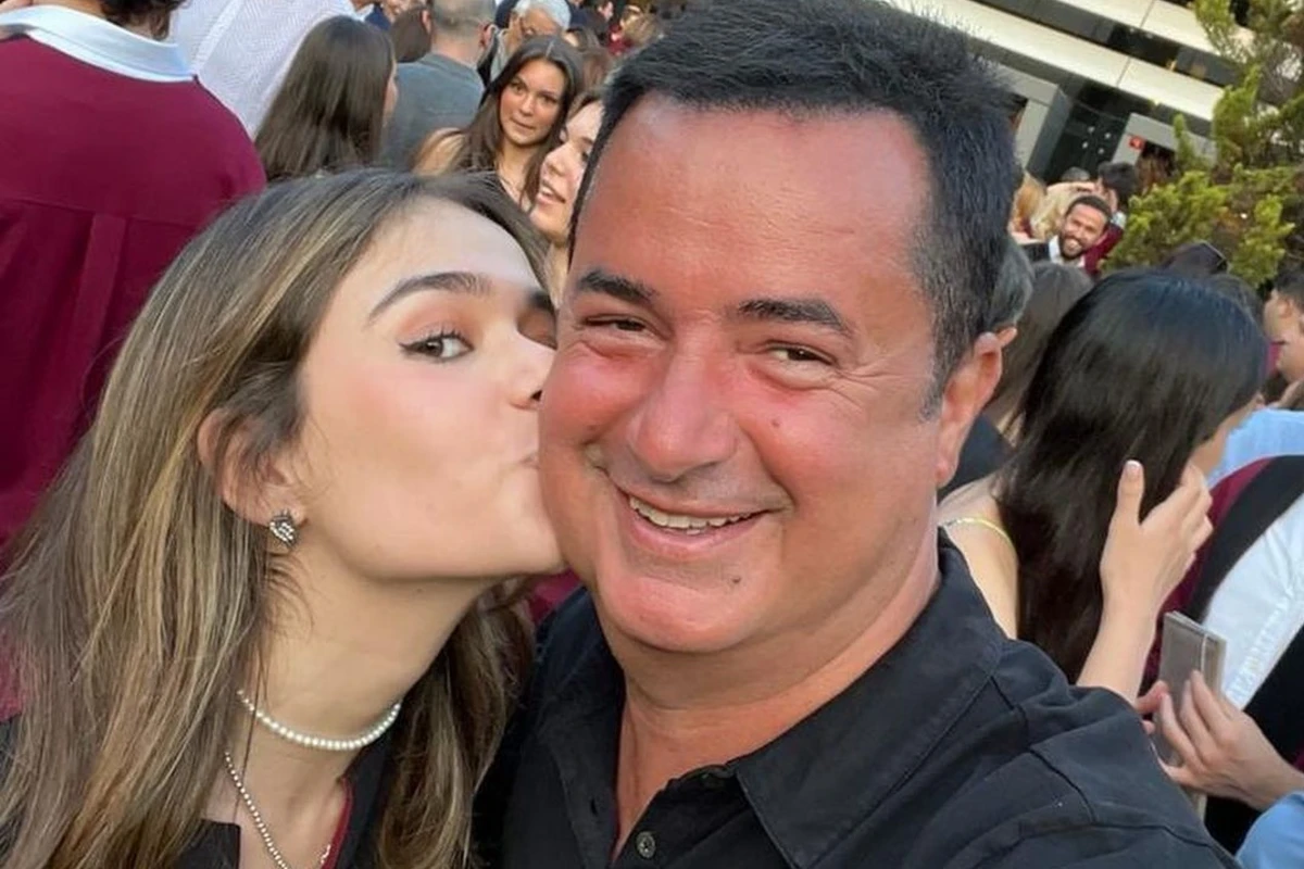 Acunun qızı Leyla məzun oldu - FOTO