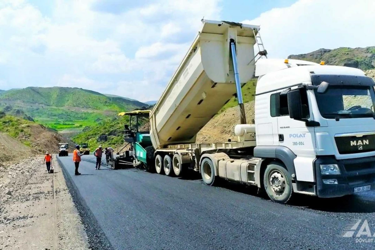 Laçın şəhərindən yan keçən yeni avtomobil yolunun asfaltlanmasına başlanılıb - FOTO