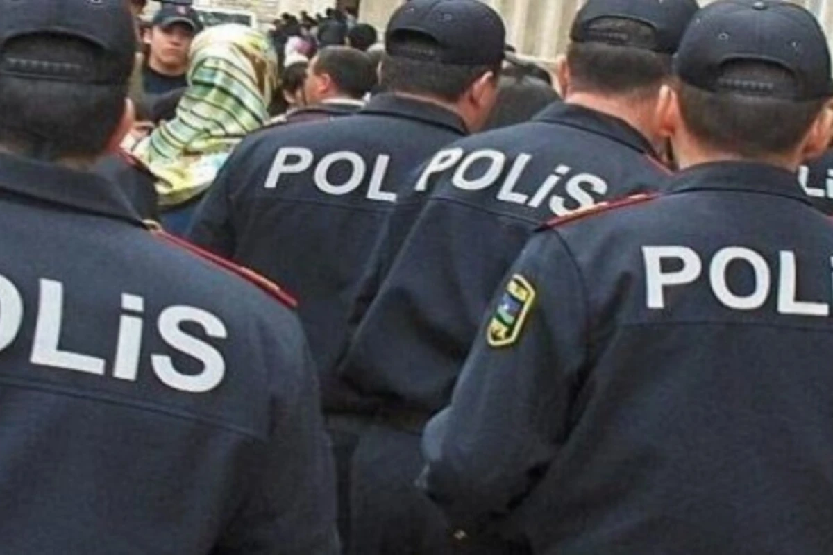 Bakıda polisdən qaçanlar belə gizləndi Bakıda polisdən qaçanlar belə gizləndi