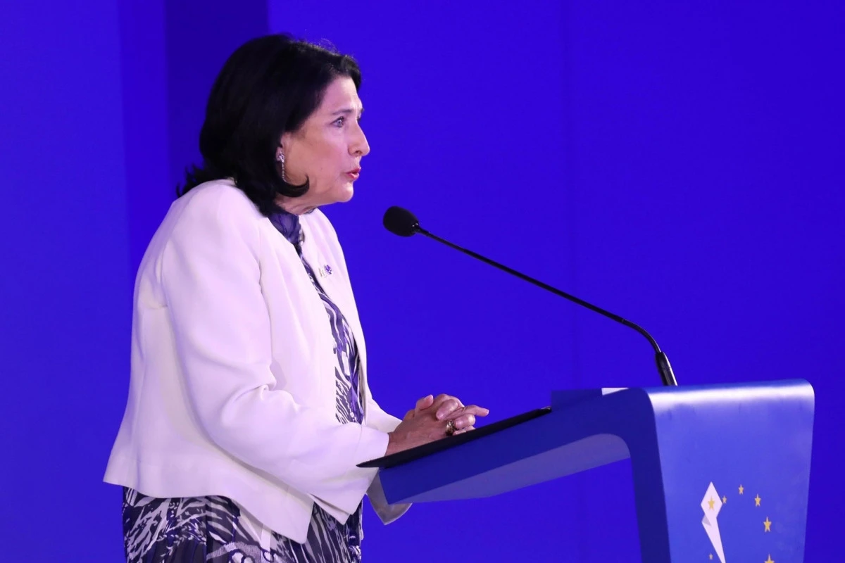 Zurabişvili: Namizəd statusu üçün qətiyyətlə işləməyə hazırıq Zurabişvili: Namizəd statusu üçün qətiyyətlə işləməyə hazırıq