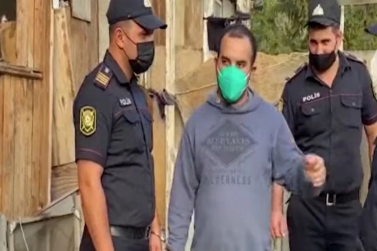 Maşından qızlara söz atdı, sonda canından oldu - TƏFƏRRÜAT - VİDEO Maşından qızlara söz atdı, sonda canından oldu - TƏFƏRRÜAT - VİDEO