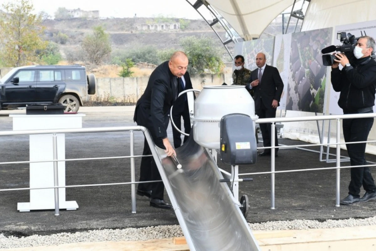 Prezident Kəlbəcər İşğal və Zəfər muzeyləri kompleksinin, su istehsalı zavodunun təməlini qoydu