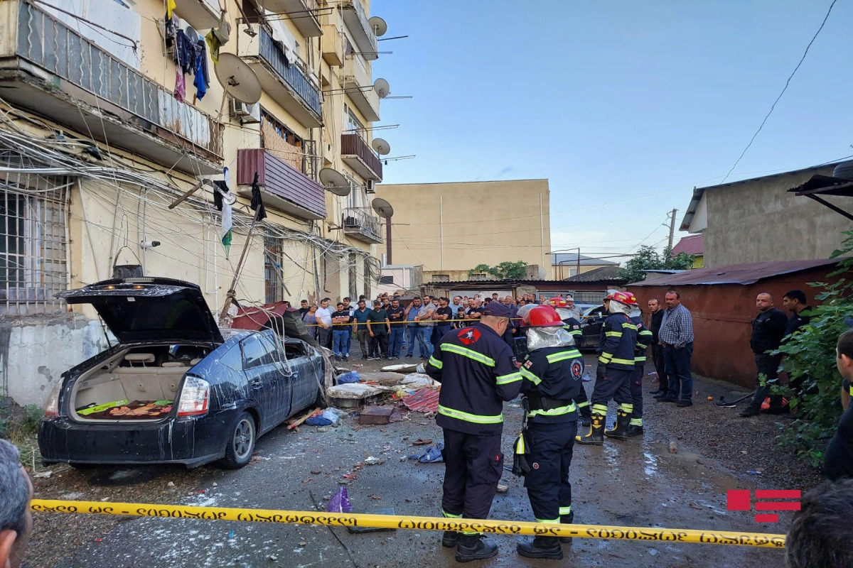 Gürcüstanda azərbaycanlıların sıx yaşadığı ərazidə binanın eyvanı uçdu, bir nəfər öldü - FOTO