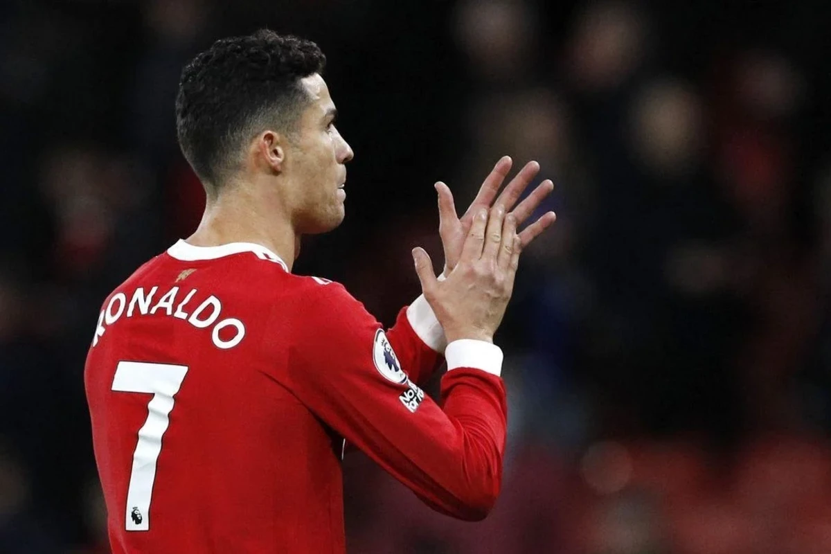 Ronaldonun imzalı forması Ukrayna ordusuna görə satıldı