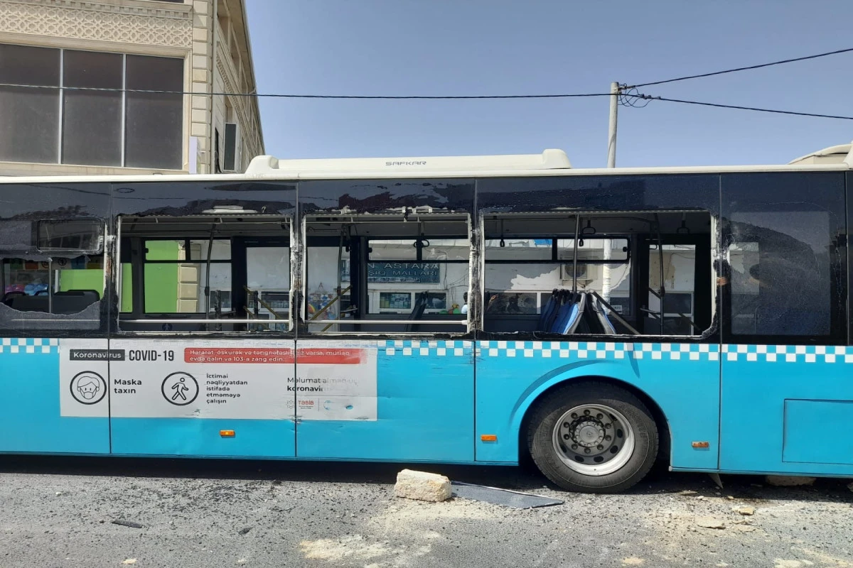 Zil” 160 nömrəli marşrut avtobusunu vurub
