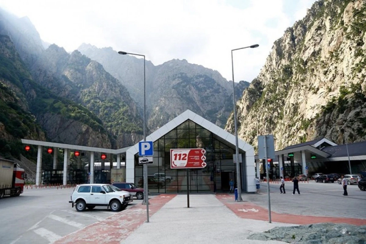Gürcüstan Rusiyaya gedən yük maşınlarına Azərbaycandan keçməyi TƏKLİF ETDİ