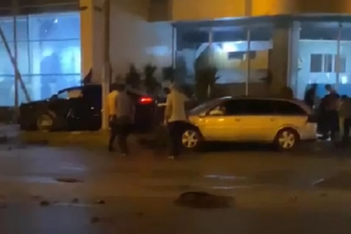 Bakıda ağır qəza: İki avtomobil toqquşdu - VİDEO