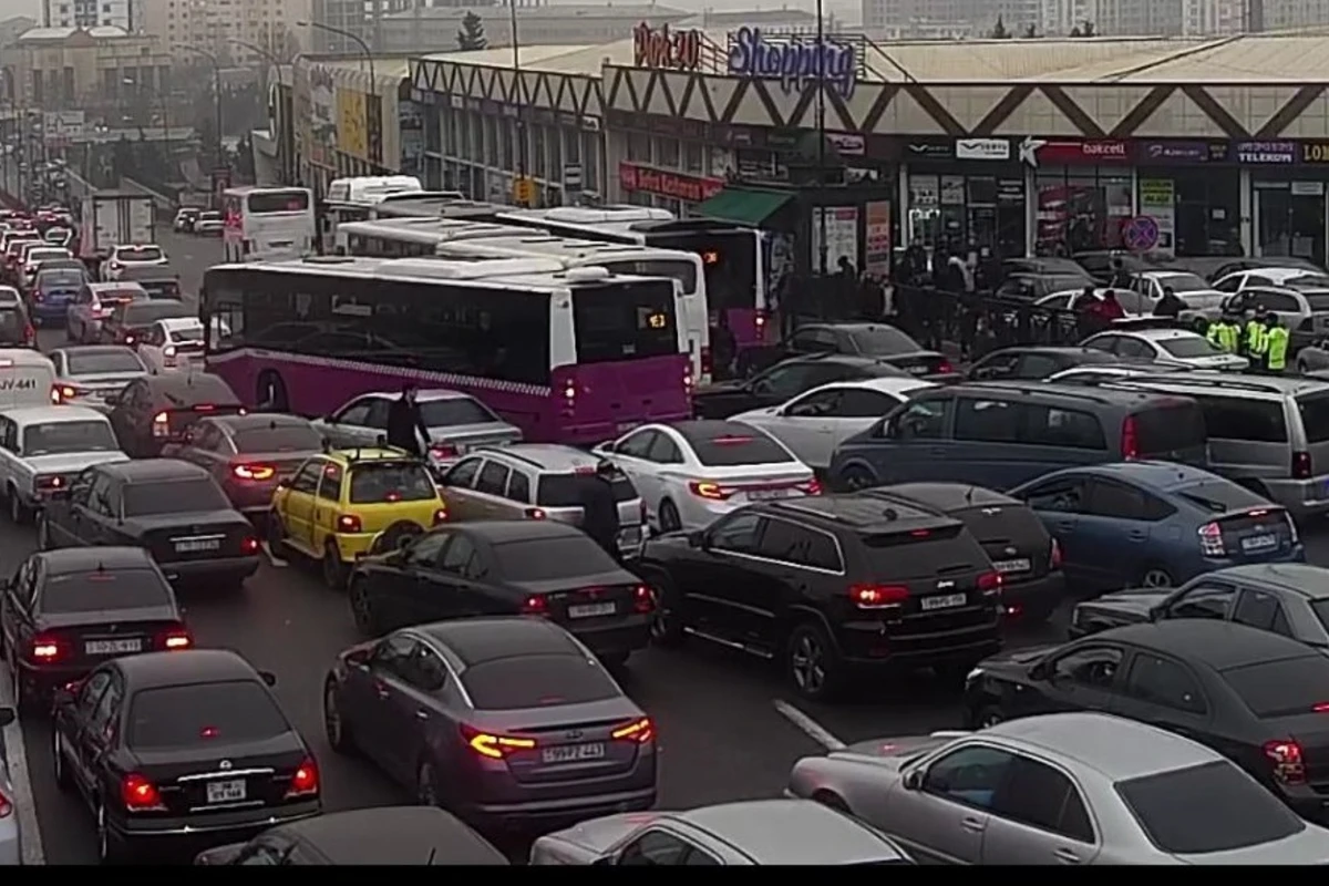 В Баку сбился график работы пассажирских автобусов