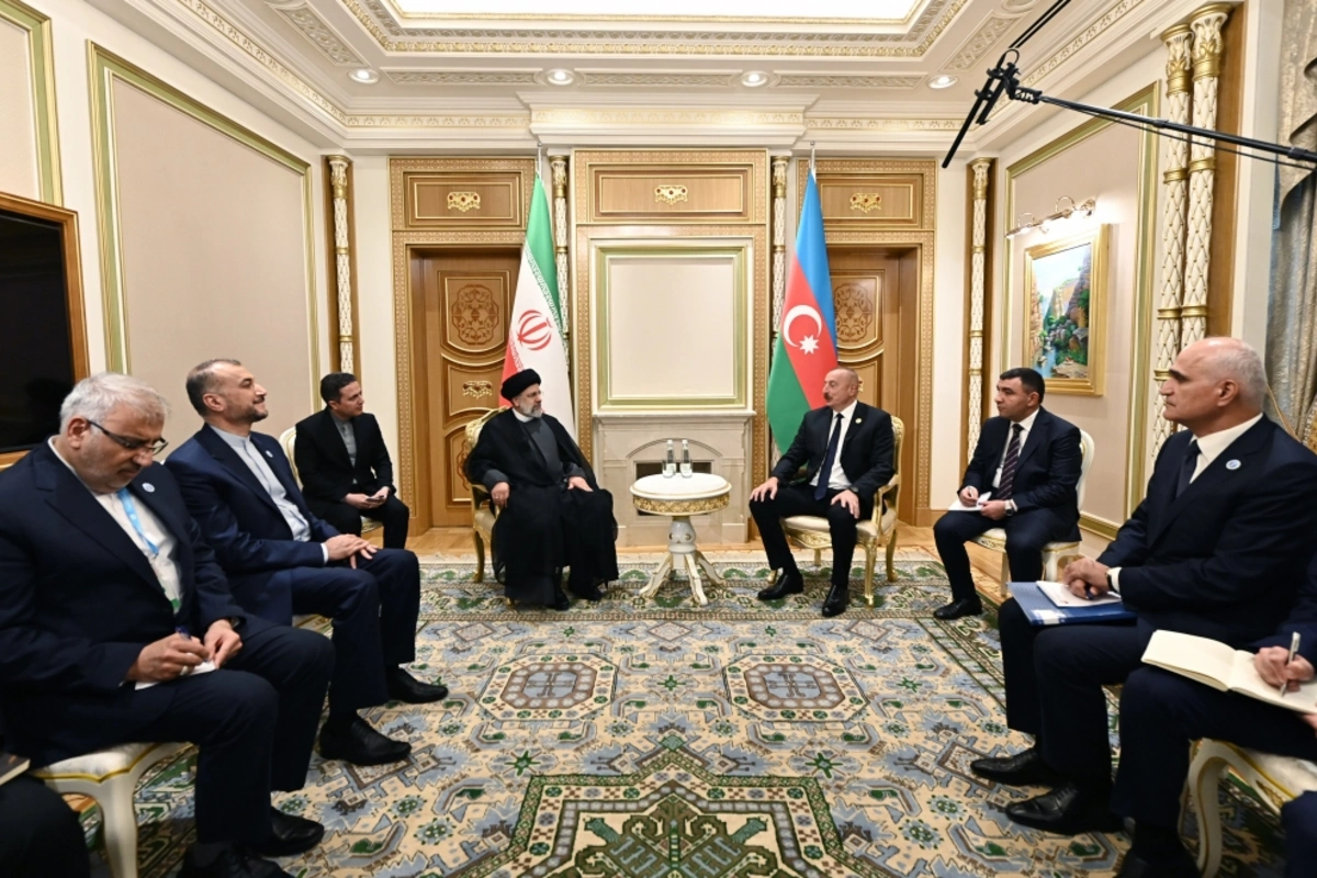 Azərbaycan və İran prezidentlərinin görüşü olub Azərbaycan və İran prezidentlərinin görüşü olub