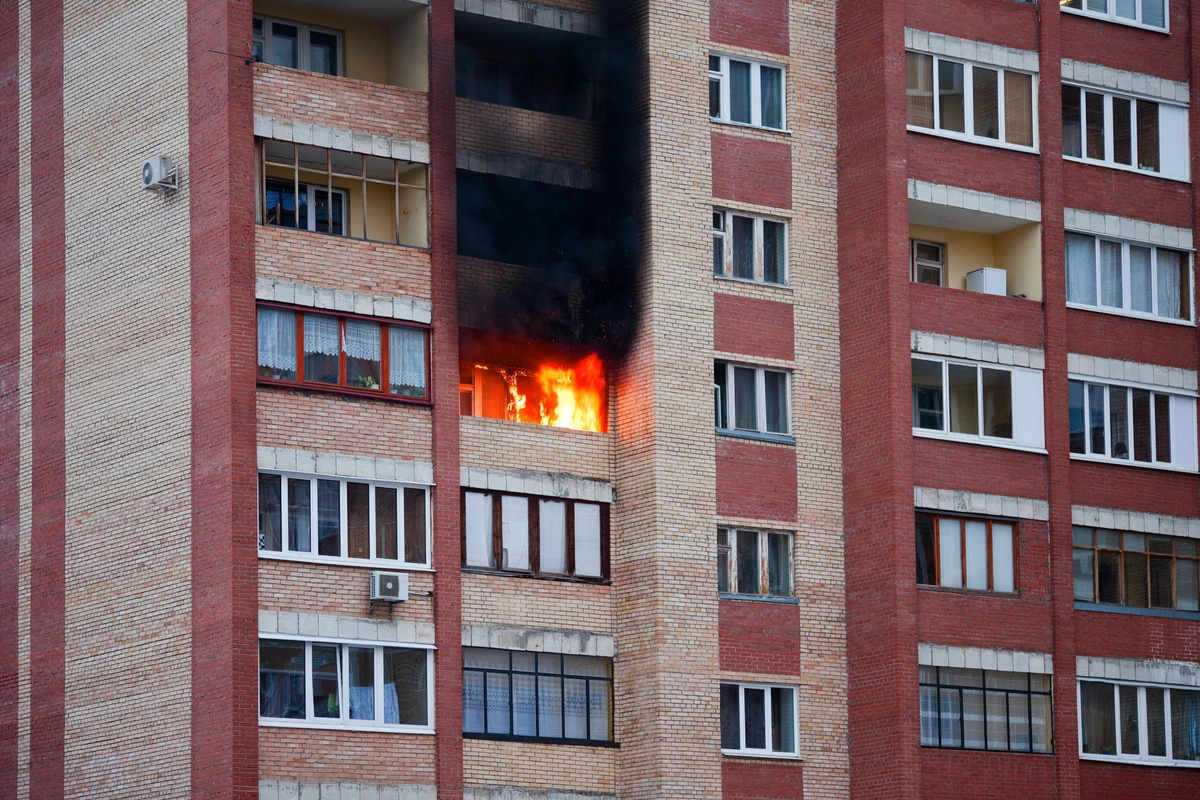 Bakıda yaşayış binasında yanğın olub, 10 nəfər təxliyyə edilib Bakıda yaşayış binasında yanğın olub, 10 nəfər təxliyyə edilib