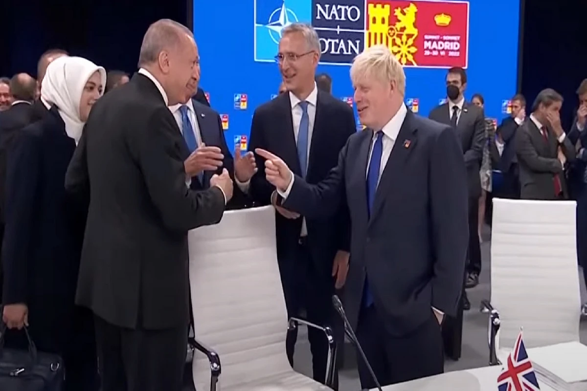 Ərdoğanla Consonun türk dilində maraqlı dialoqu: “Çox gözəlsən” - VİDEO Ərdoğanla Consonun türk dilində maraqlı dialoqu: “Çox gözəlsən” - VİDEO