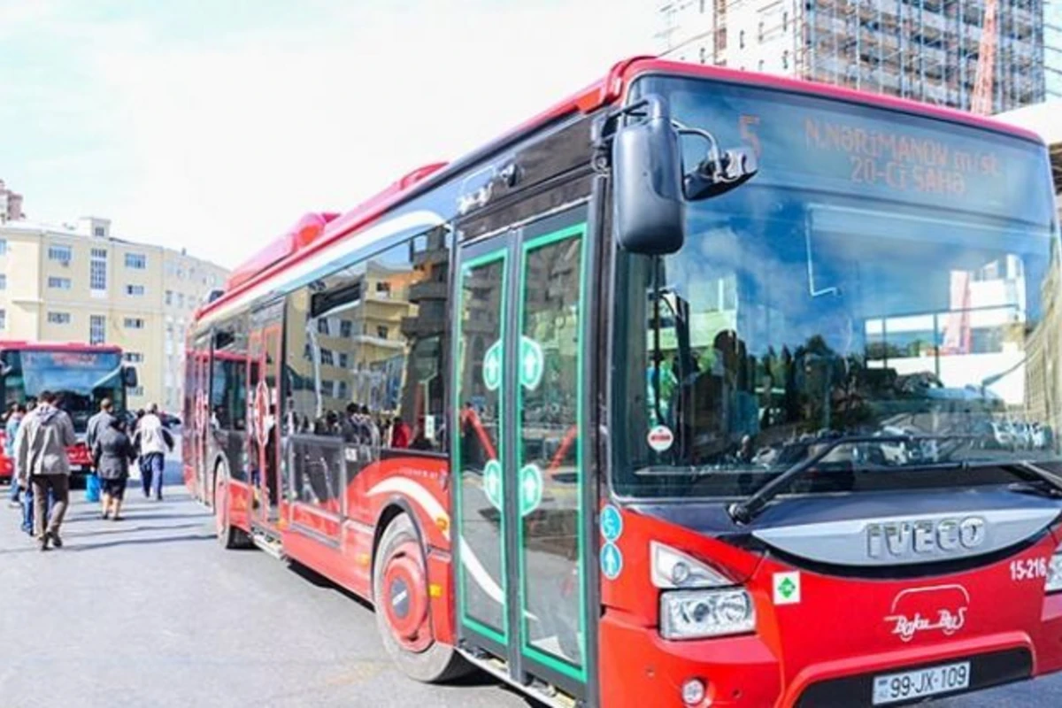 Paytaxtın 150-ə yaxın avtobusu gecikməklə hərəkət edir Paytaxtın 150-ə yaxın avtobusu gecikməklə hərəkət edir