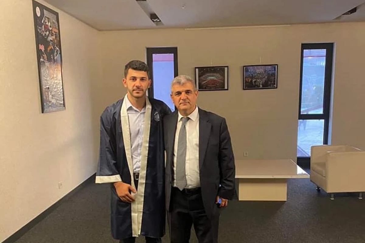 Fazil Mustafanın oğlu məzun oldu - FOTO Fazil Mustafanın oğlu məzun oldu - FOTO