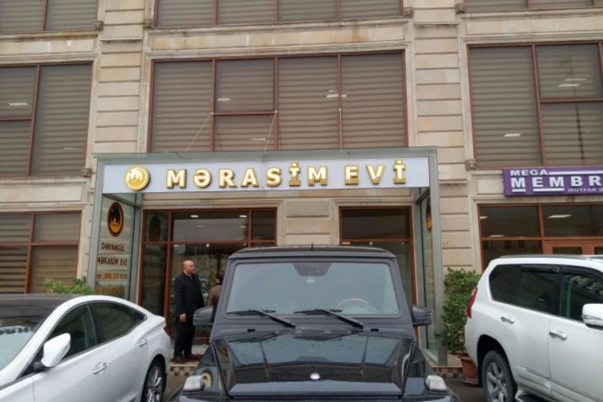 Bakıda 4 mərtəbəli möhtəşəm mərasim evi açıldı (FOTO) Bakıda 4 mərtəbəli möhtəşəm mərasim evi açıldı (FOTO)
