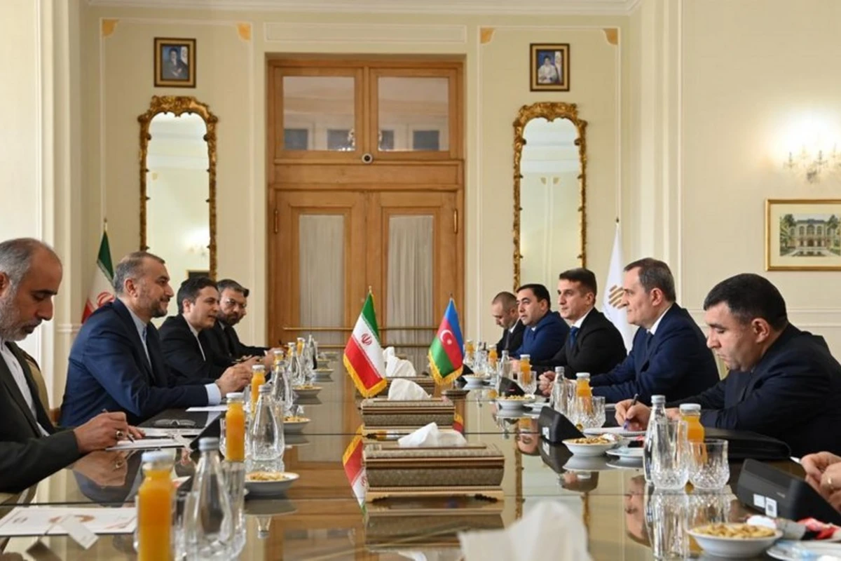 Azərbaycan və İran XİN başçılarının müzakirə etdikləri məsələlər açıqlanıb Azərbaycan və İran XİN başçılarının müzakirə etdikləri məsələlər açıqlanıb