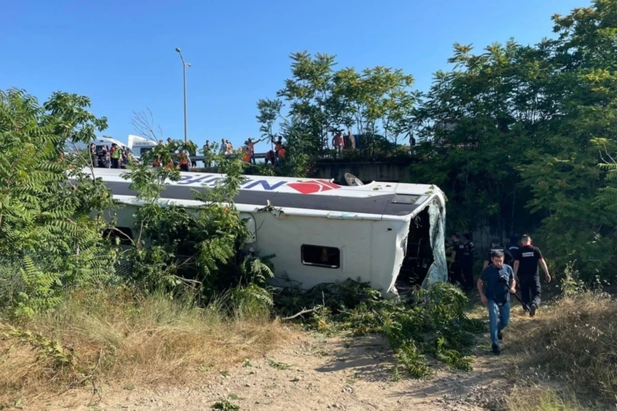 Türkiyədə avtobus aşıb: 6 nəfər ölüb, çox sayda yaralı var - FOTO/VİDEO Türkiyədə avtobus aşıb: 6 nəfər ölüb, çox sayda yaralı var - FOTO/VİDEO