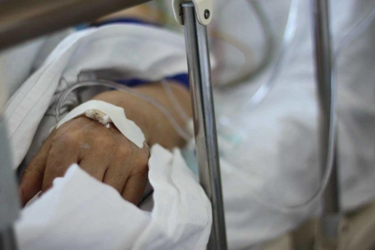 Arvadı tərəfindən döyüldükdən sonra ütü ilə yandırılan kişi öldü Arvadı tərəfindən döyüldükdən sonra ütü ilə yandırılan kişi öldü