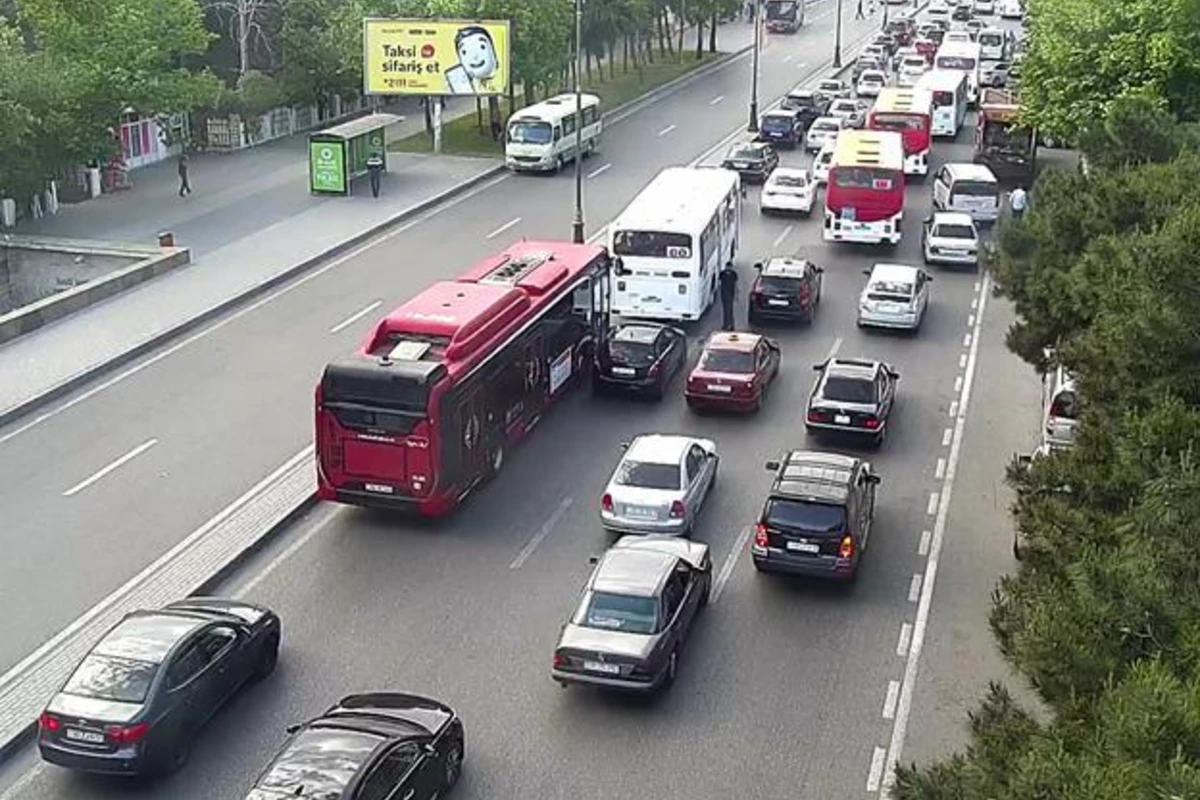 Tıxaca görə gecikən avtobus sayı bəlli oldu - SİYAHI Tıxaca görə gecikən avtobus sayı bəlli oldu - SİYAHI