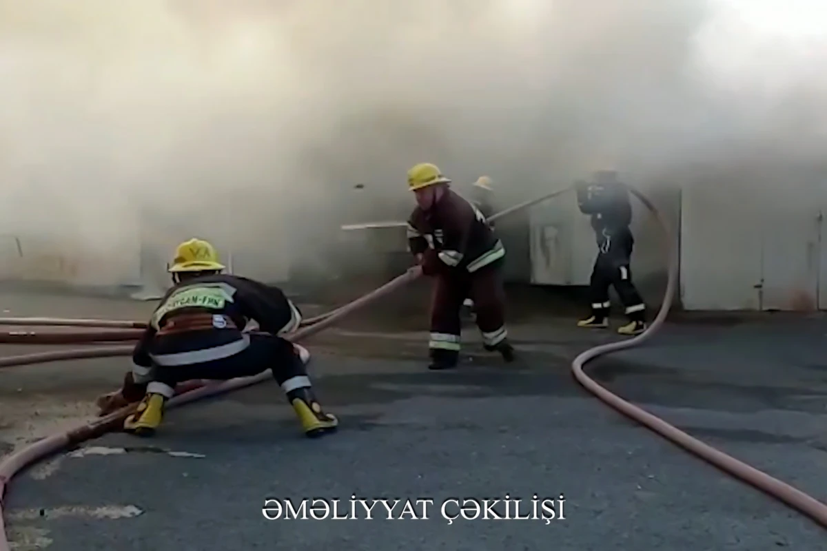 Nazirlik əməkdaşları üçü azyaşlı olmaqla beş nəfəri xilas ediblər - VİDEO Nazirlik əməkdaşları üçü azyaşlı olmaqla beş nəfəri xilas ediblər - VİDEO