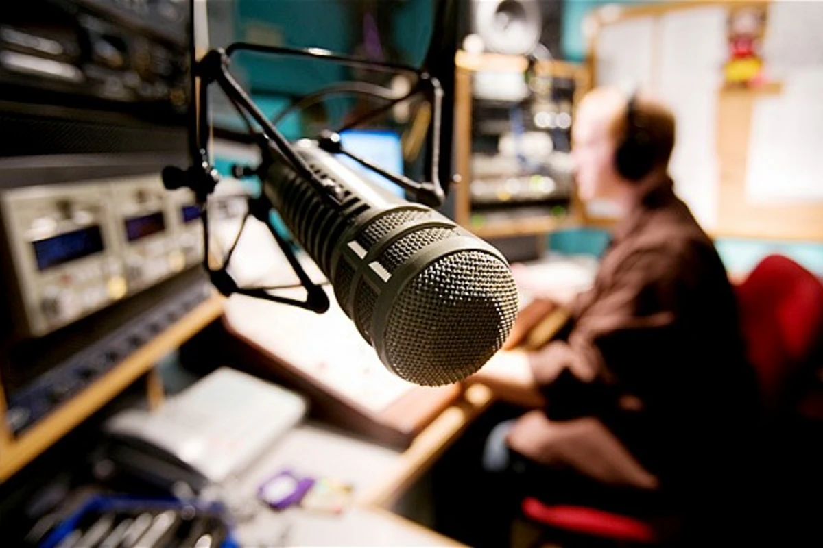 3 radio yayımçısı lisenziyasının alınması üçün MÜSABİQƏ 3 radio yayımçısı lisenziyasının alınması üçün MÜSABİQƏ