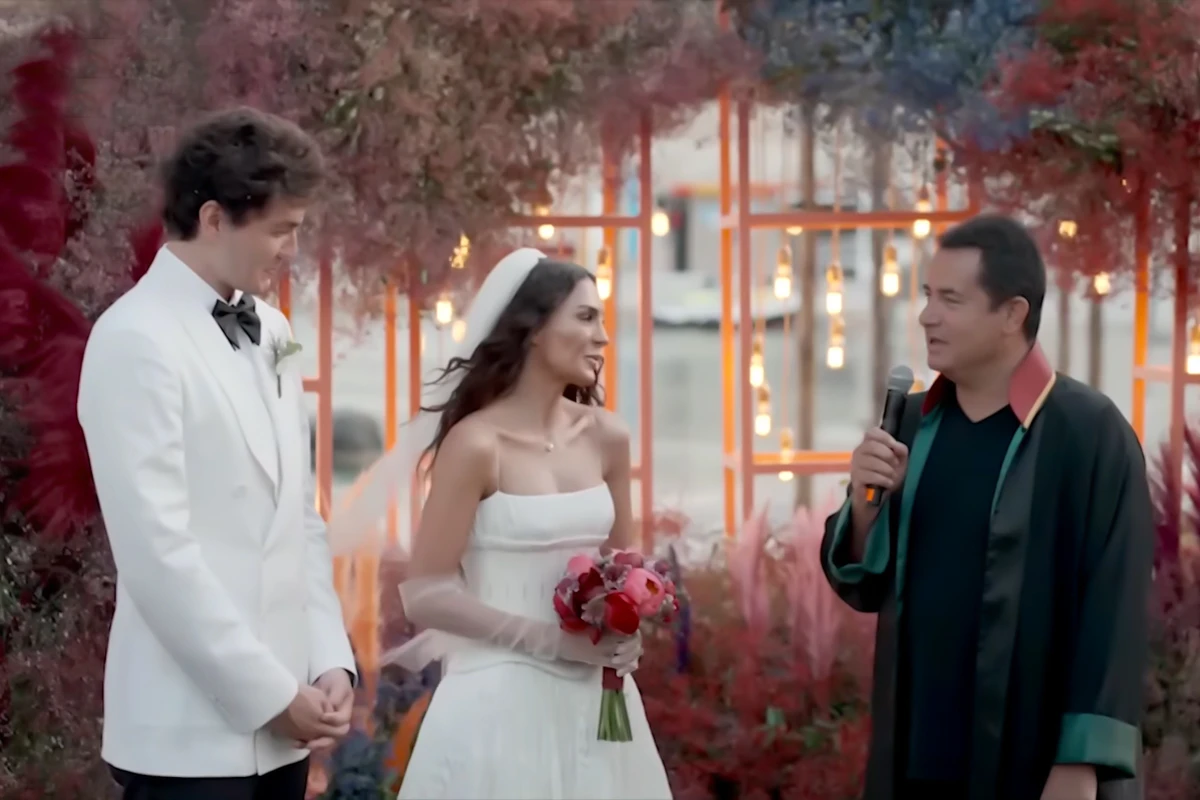 Acun Ilıcalı məşhur cütlüyün nikah məmuru oldu - VİDEO
