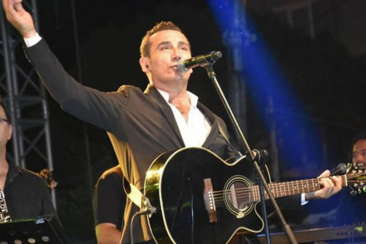 Ferhat Göçer Bakıda Gəncədən gəlirəm oxudu - VİDEO
